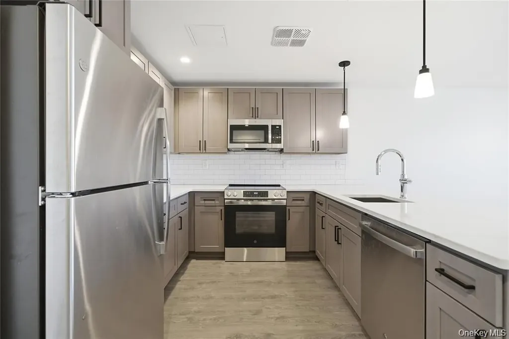 180 Deer Park Avenue Babylon NY 11702