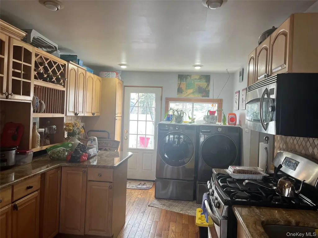 208 Emily Avenue Elmont NY 11003