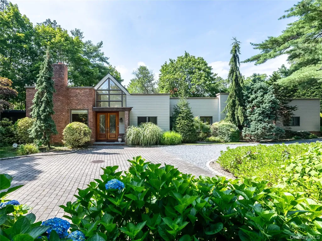 3 West Drive Manhasset NY 11030