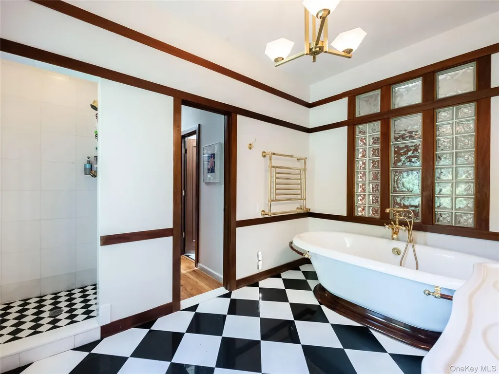 3 West Drive Manhasset NY 11030