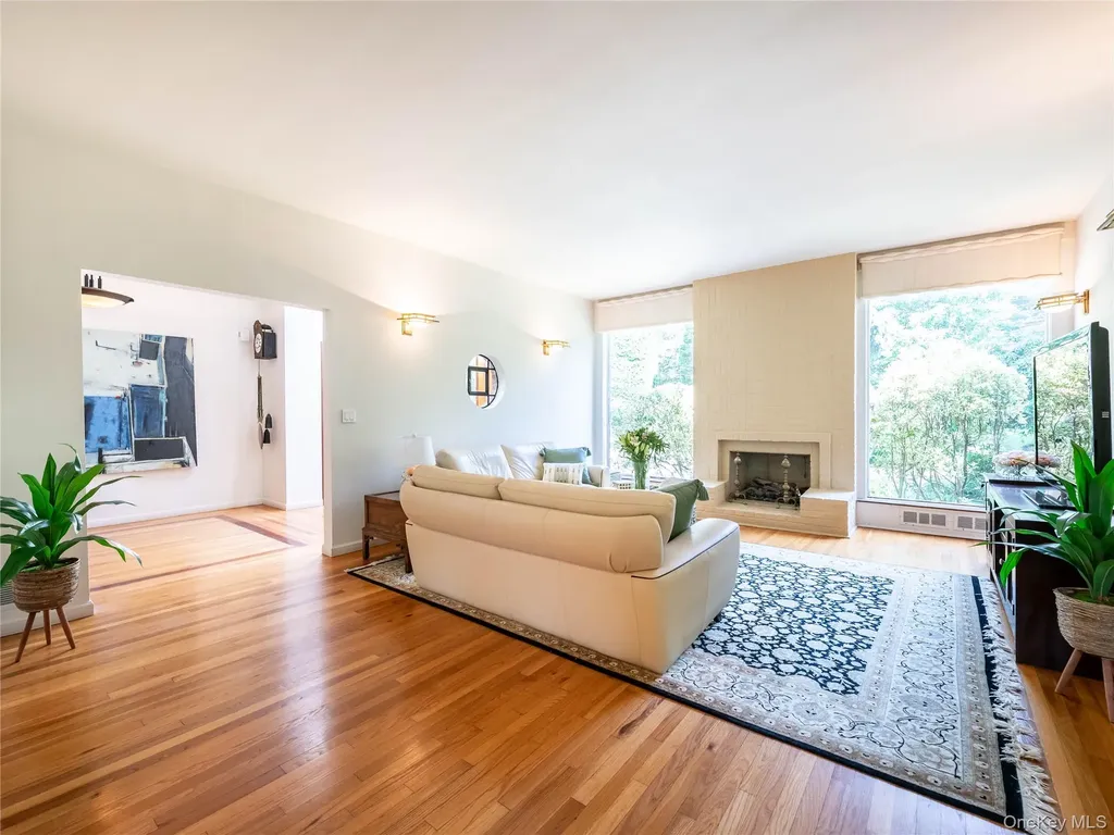 3 West Drive Manhasset NY 11030