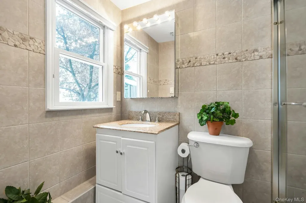 2043 Ripley Merrick NY 11566