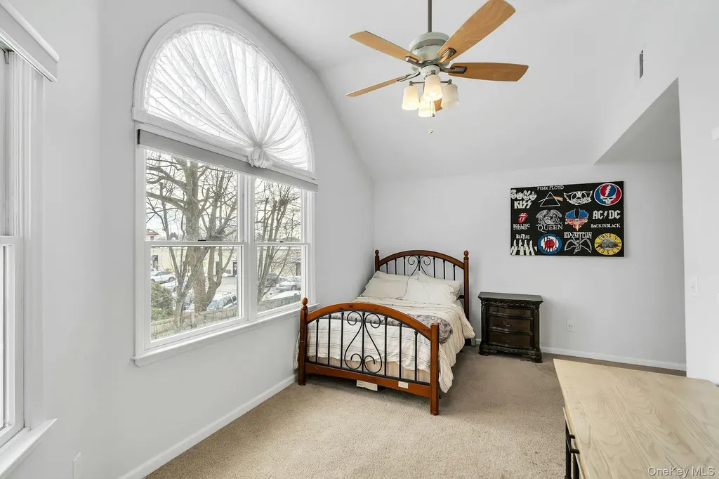 2043 Ripley Merrick NY 11566