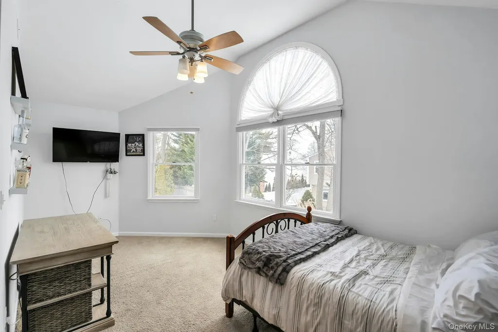 2043 Ripley Merrick NY 11566
