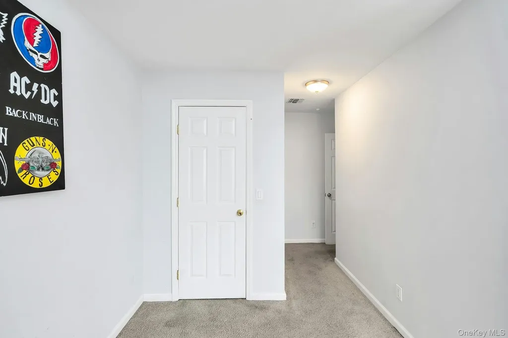 2043 Ripley Merrick NY 11566