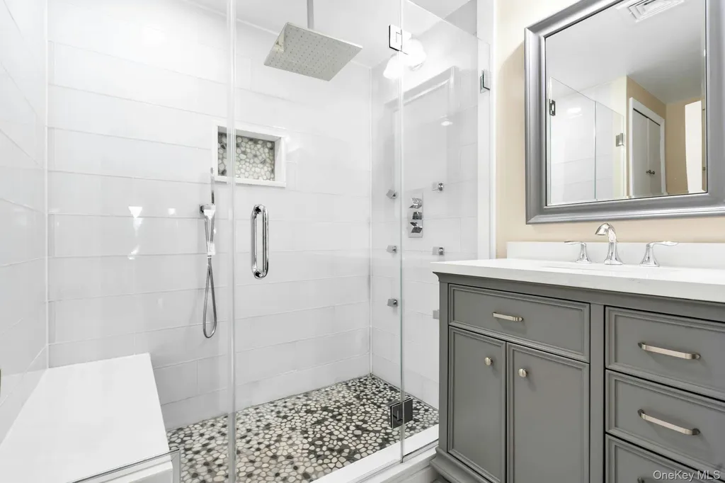 2043 Ripley Merrick NY 11566