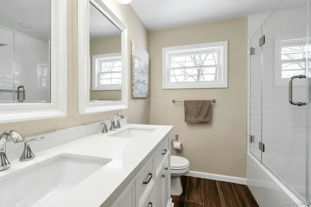 2043 Ripley Merrick NY 11566