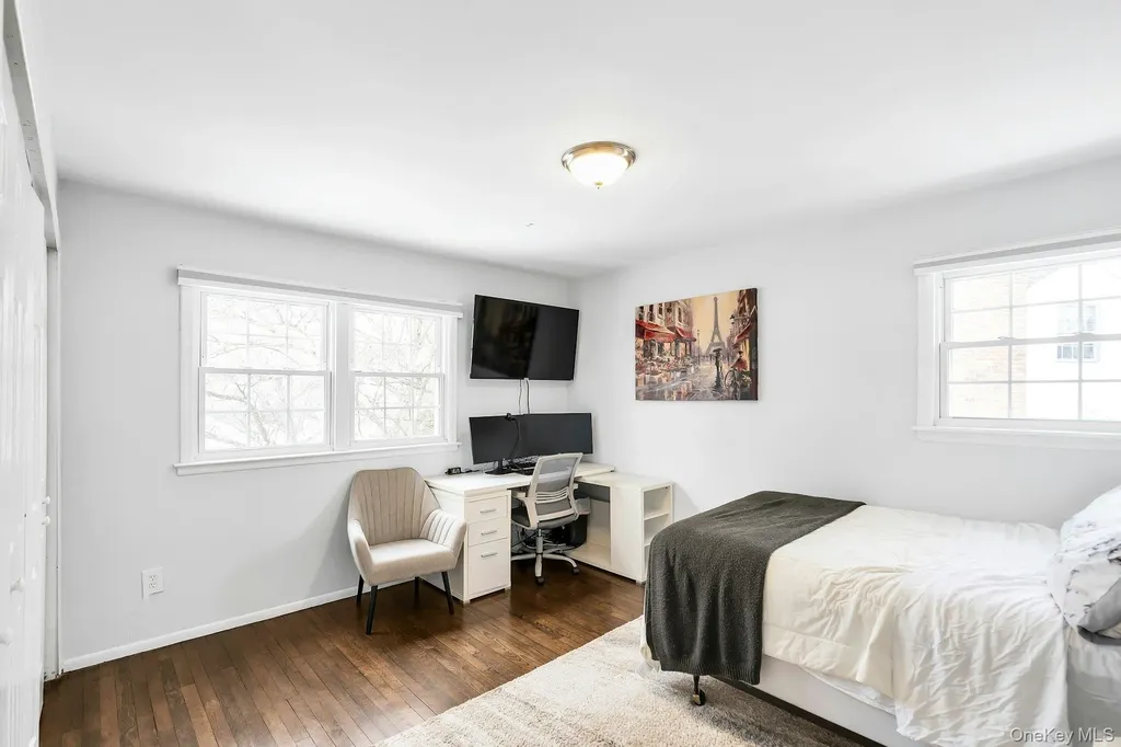 2043 Ripley Merrick NY 11566