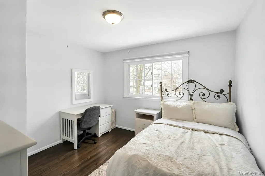 2043 Ripley Merrick NY 11566