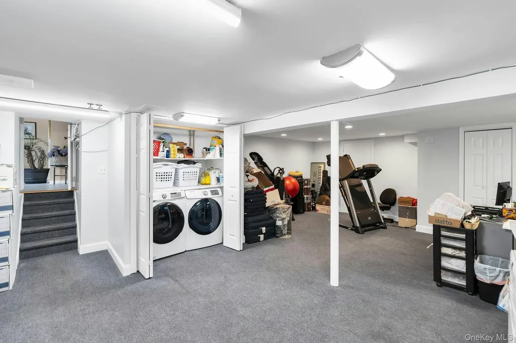 2043 Ripley Merrick NY 11566