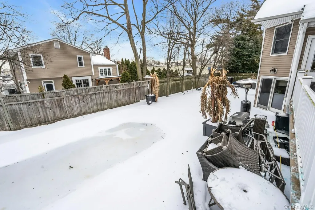 2043 Ripley Merrick NY 11566
