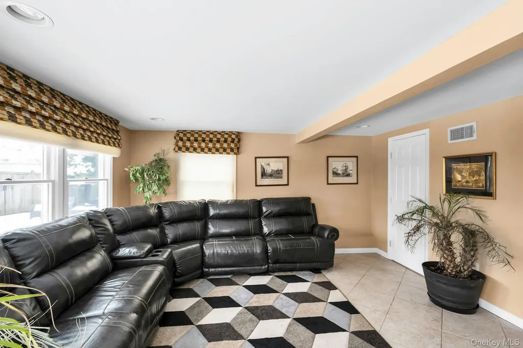 2043 Ripley Merrick NY 11566