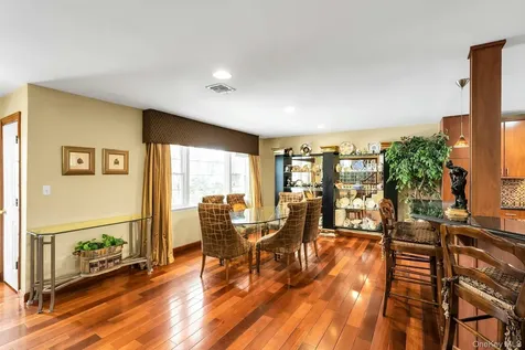 2043 Ripley Merrick NY 11566