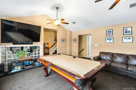 2043 Ripley Merrick NY 11566