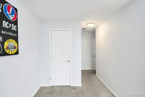 2043 Ripley Merrick NY 11566