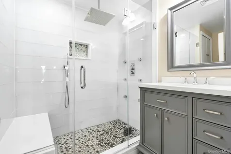 2043 Ripley Merrick NY 11566