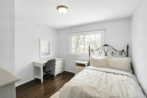 2043 Ripley Merrick NY 11566