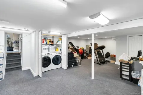 2043 Ripley Merrick NY 11566