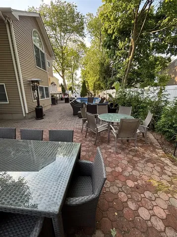 2043 Ripley Merrick NY 11566