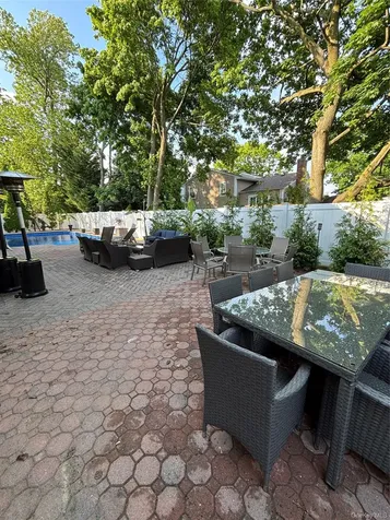 2043 Ripley Merrick NY 11566