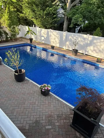2043 Ripley Merrick NY 11566