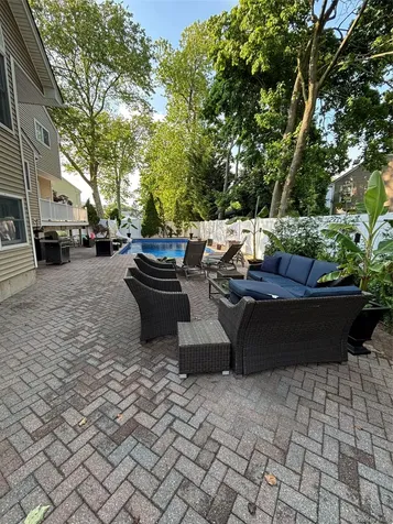 2043 Ripley Merrick NY 11566