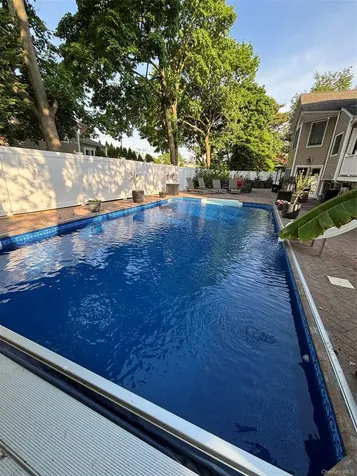 2043 Ripley Merrick NY 11566