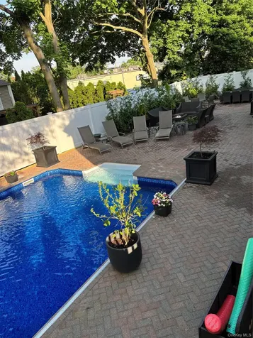 2043 Ripley Merrick NY 11566