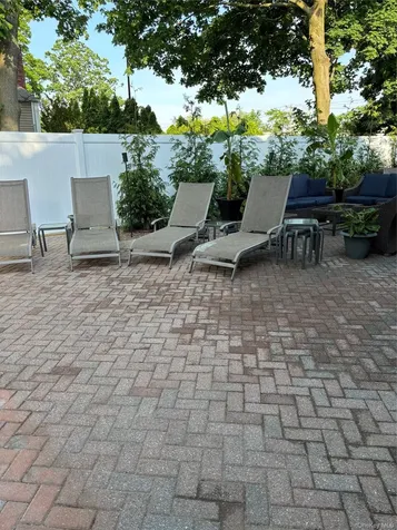 2043 Ripley Merrick NY 11566