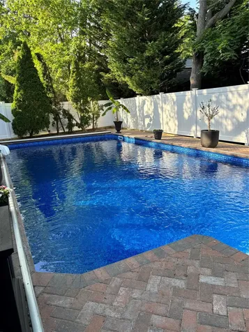 2043 Ripley Merrick NY 11566