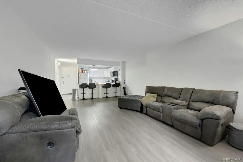 777 N Macquesten Fleetwood NY 10522