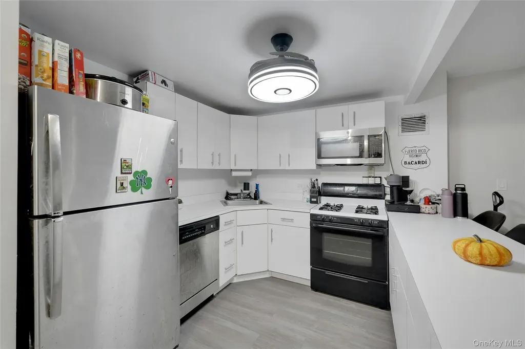 777 N Macquesten Fleetwood NY 10522