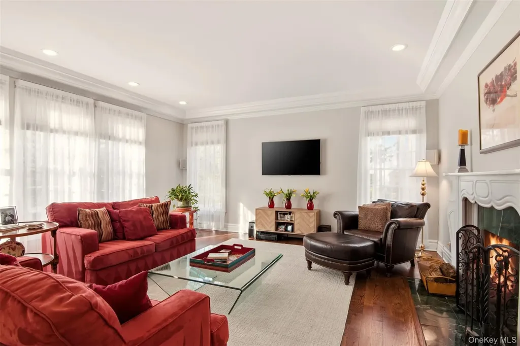 4 Daniel Way Setauket NY 11733