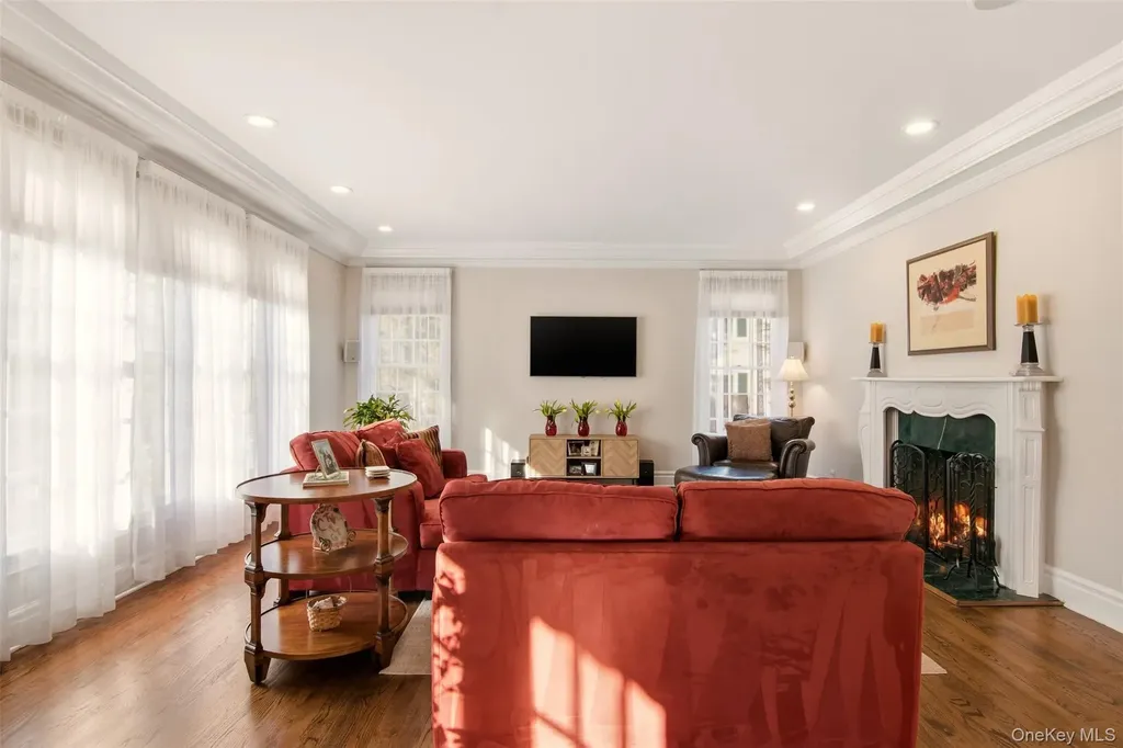 4 Daniel Way Setauket NY 11733