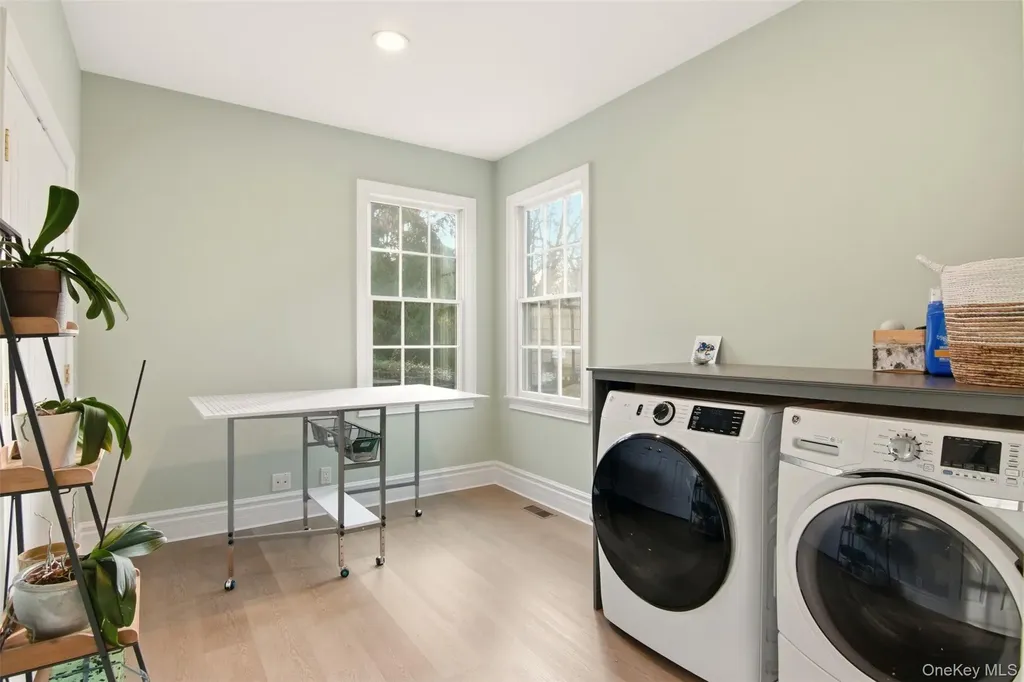 4 Daniel Way Setauket NY 11733