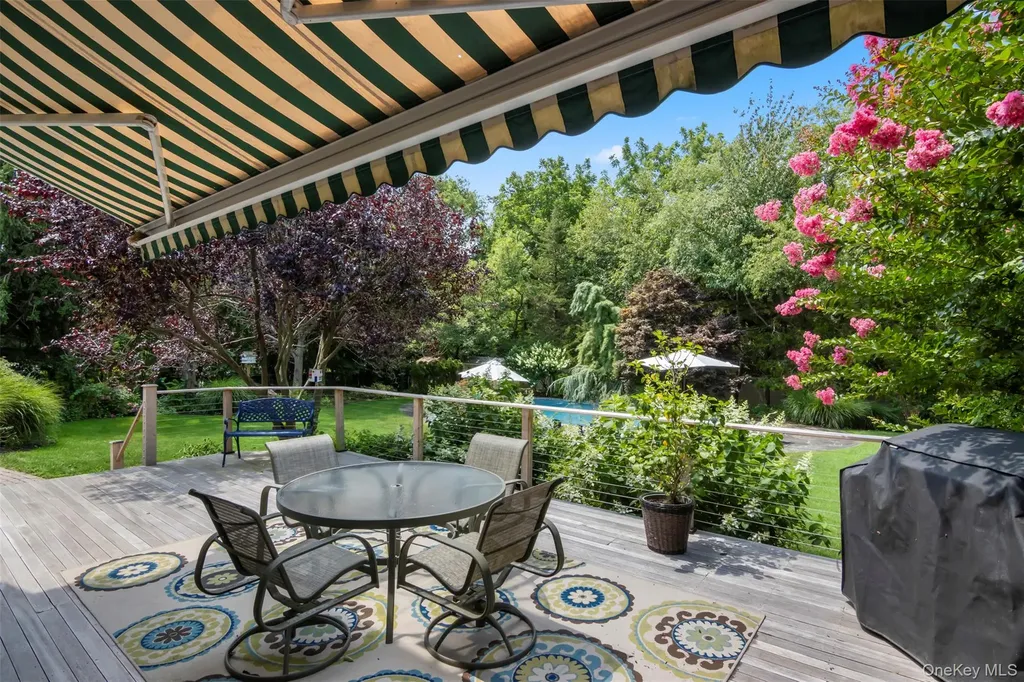 4 Daniel Way Setauket NY 11733