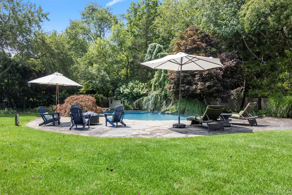 4 Daniel Way Setauket NY 11733