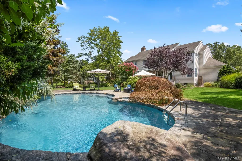 4 Daniel Way Setauket NY 11733
