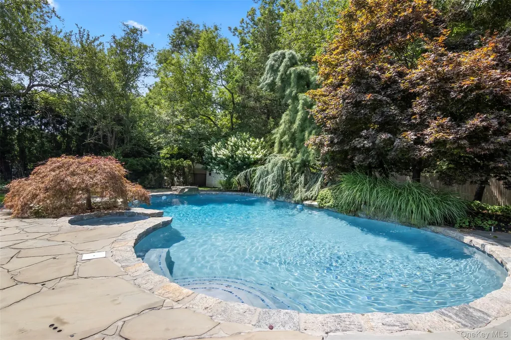 4 Daniel Way Setauket NY 11733