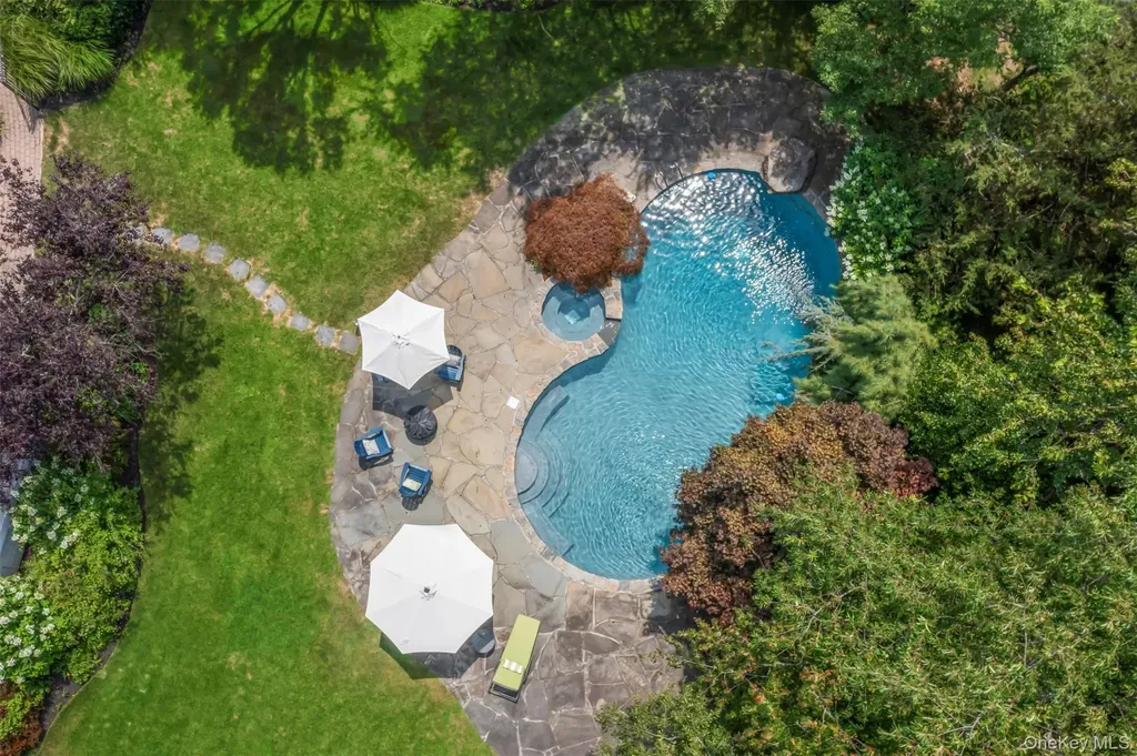 4 Daniel Way Setauket NY 11733