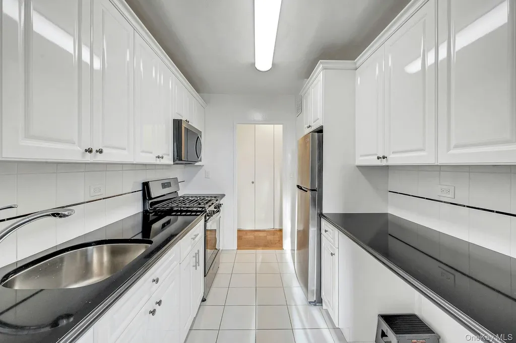 615 Palmer Yonkers NY 10701