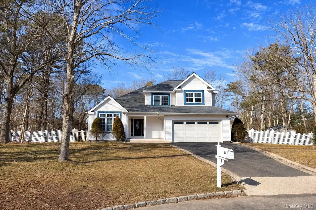 10 Silver Court Ridge NY 11961