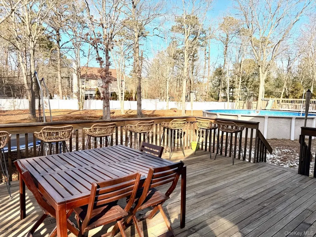10 Silver Court Ridge NY 11961