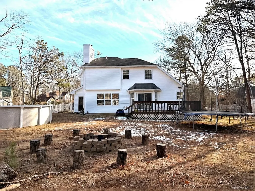 10 Silver Court Ridge NY 11961