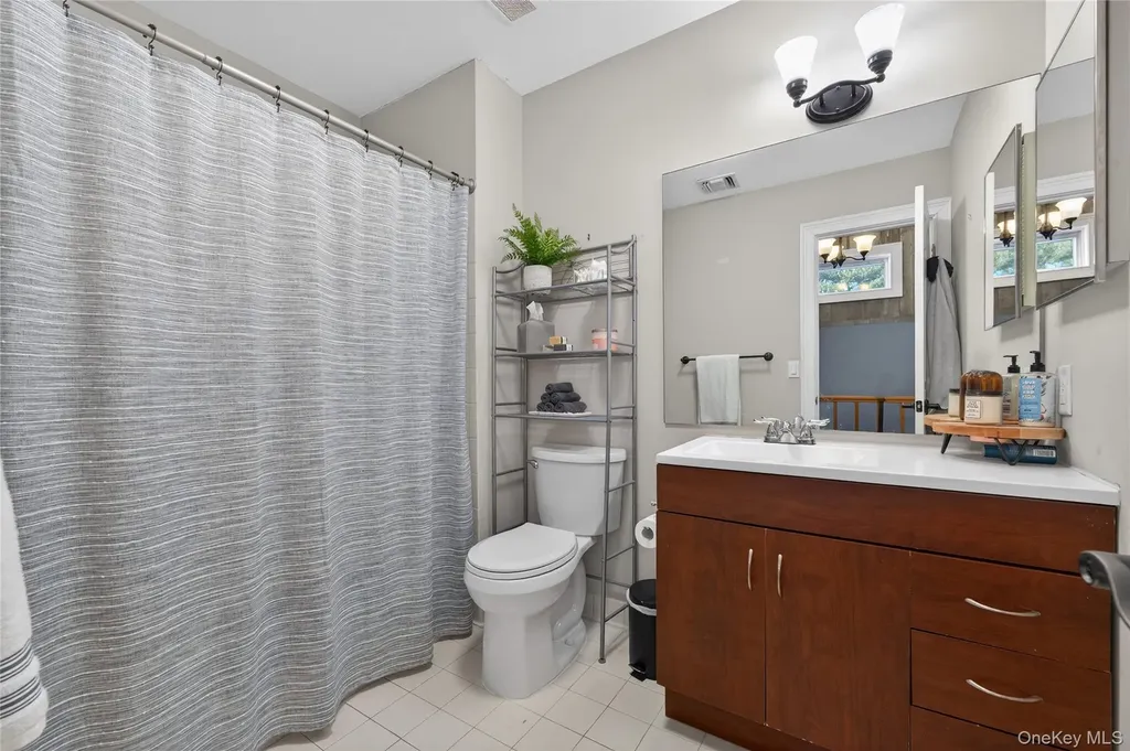 171 Melanie Way Commack NY 11725