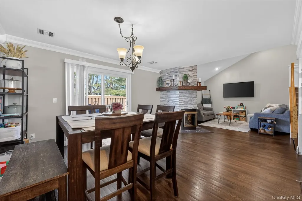 171 Melanie Way Commack NY 11725