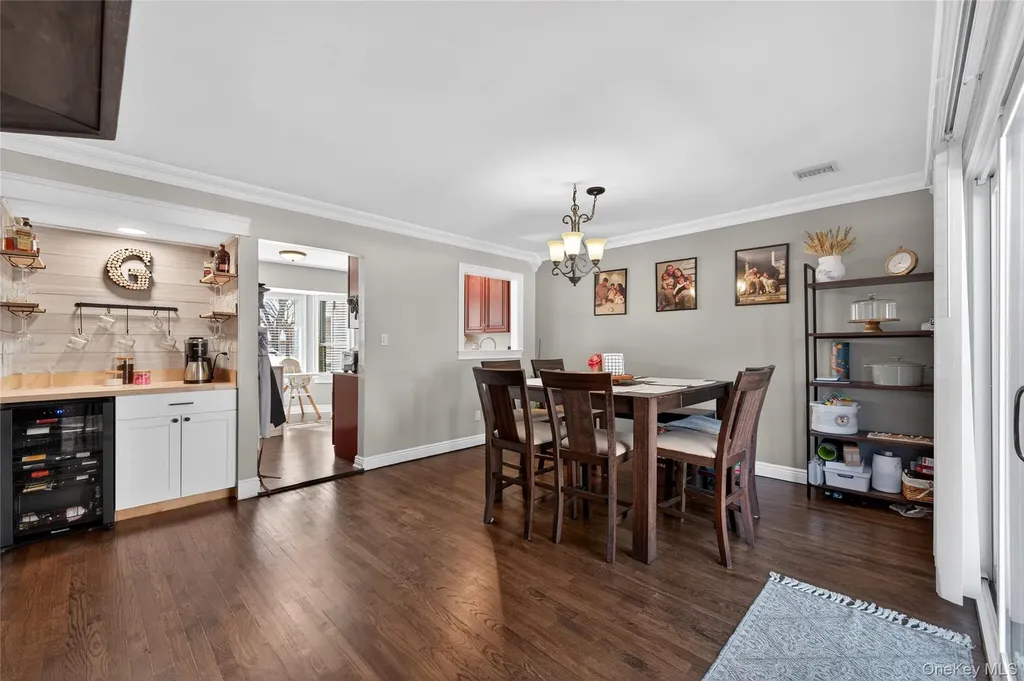 171 Melanie Way Commack NY 11725