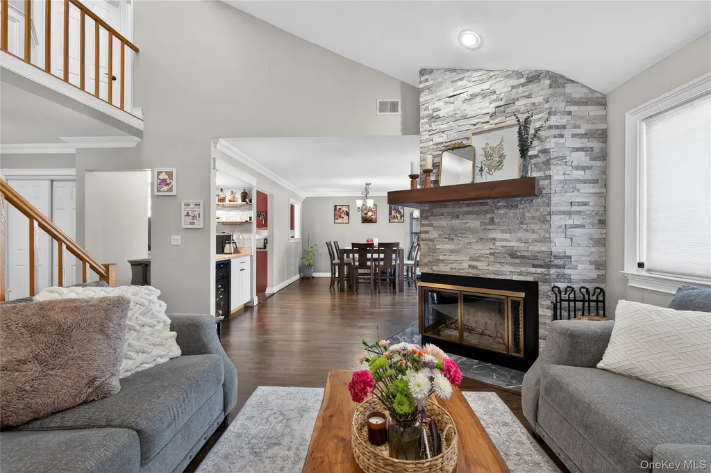 171 Melanie Way Commack NY 11725