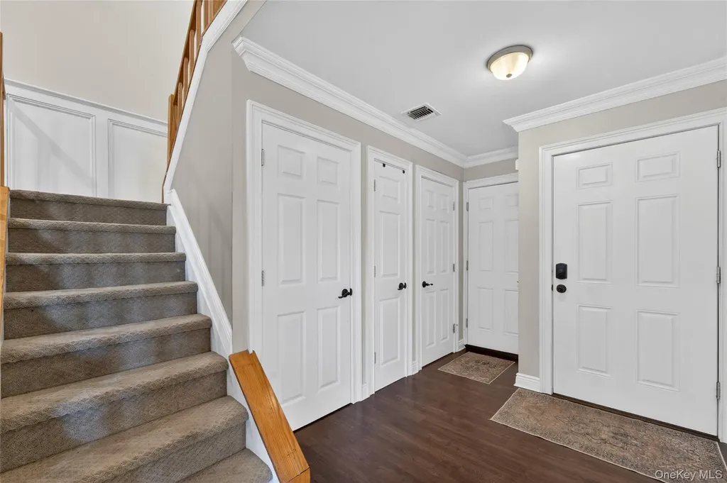 171 Melanie Way Commack NY 11725