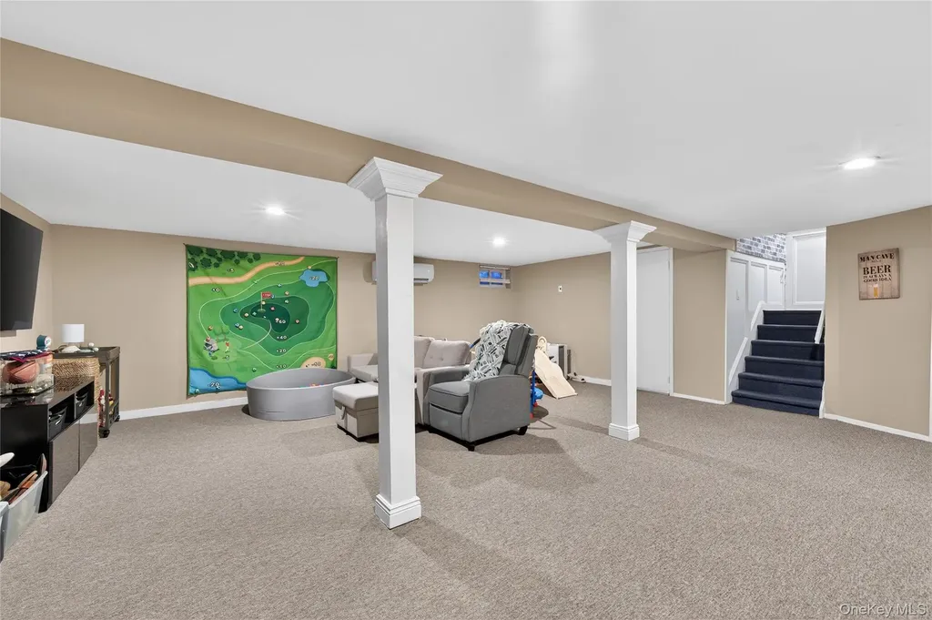 171 Melanie Way Commack NY 11725